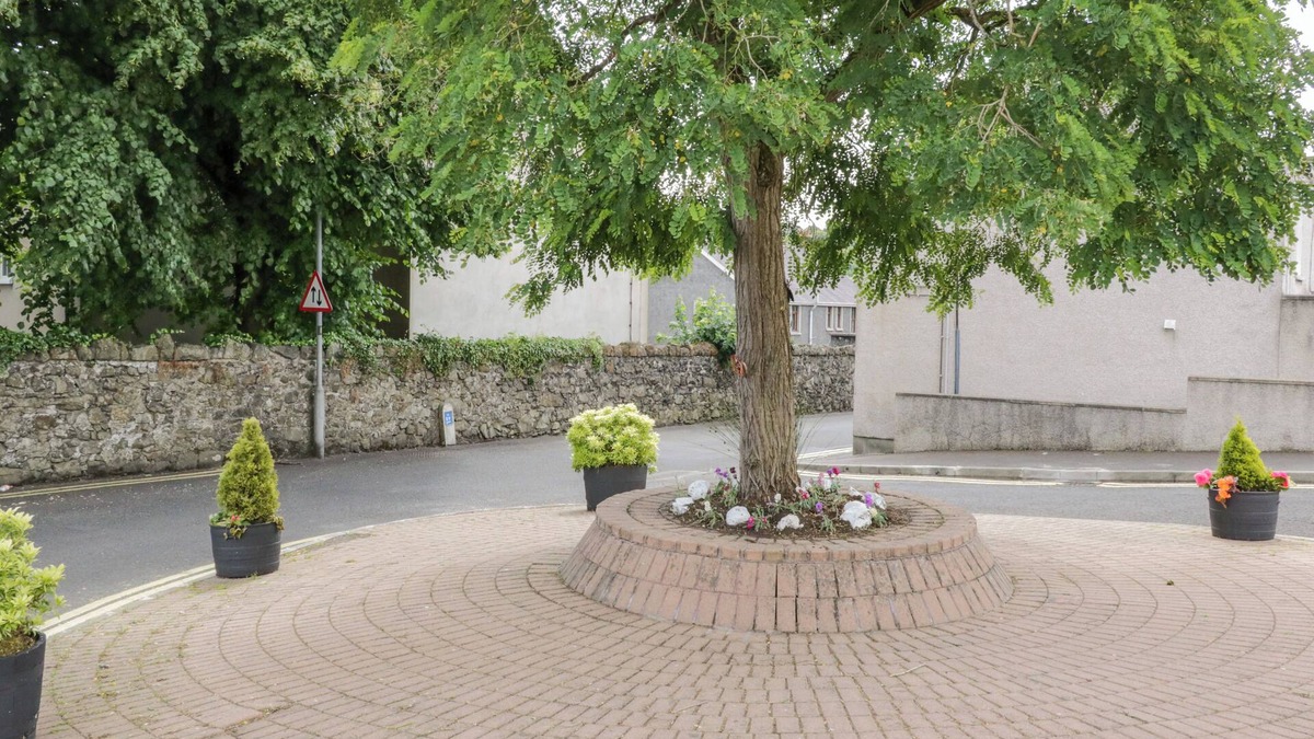 Larne Cottage | NUMBER 5, family friendly, with a garden in Larne