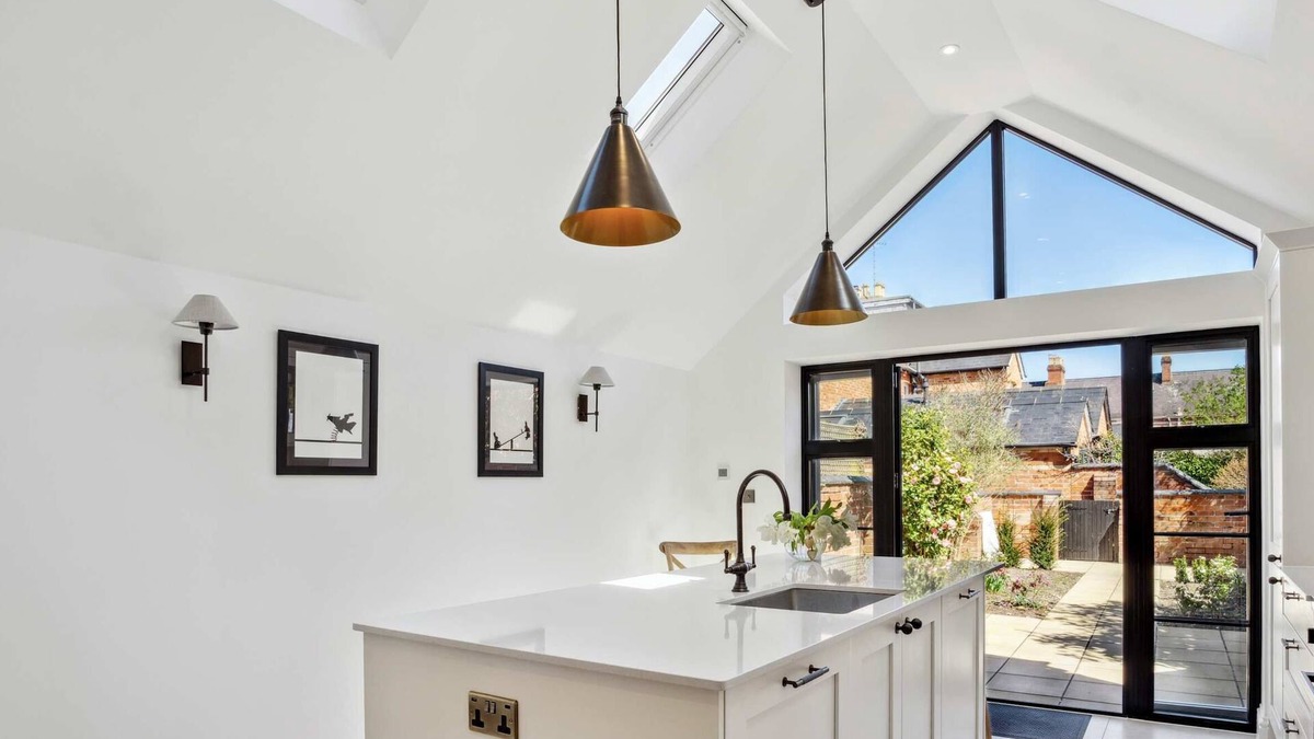 Henley House | Number Ten - Beautiful 3-Bedroom Luxury Home