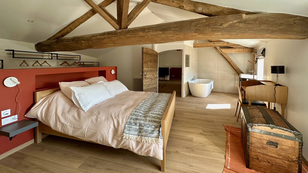 Solutre-Pouilly House | Numerobis-Elegant gite Solutré-Pouilly with terrace