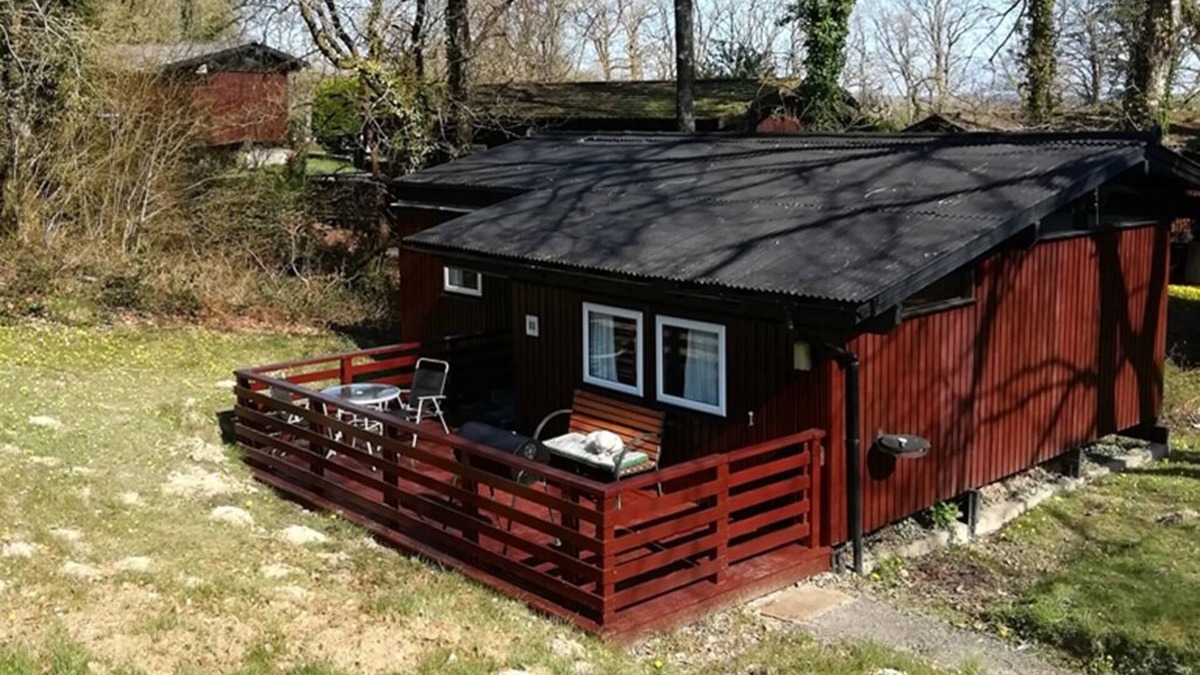 Cenarth House | Nuthatch Lodge is set in 24 acres of wood, parkland near the village of Cenarth