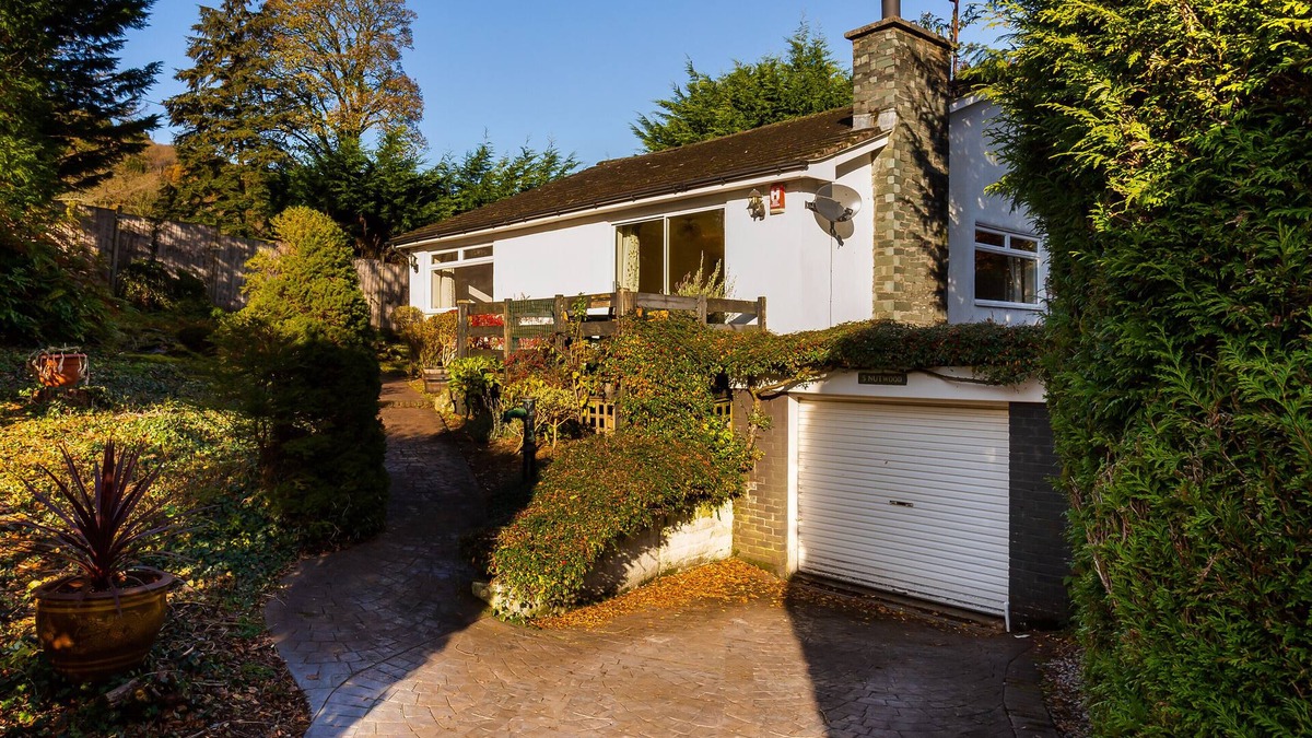 Lakeside House | NUTWOOD, pet friendly, with open fire in Lakeside