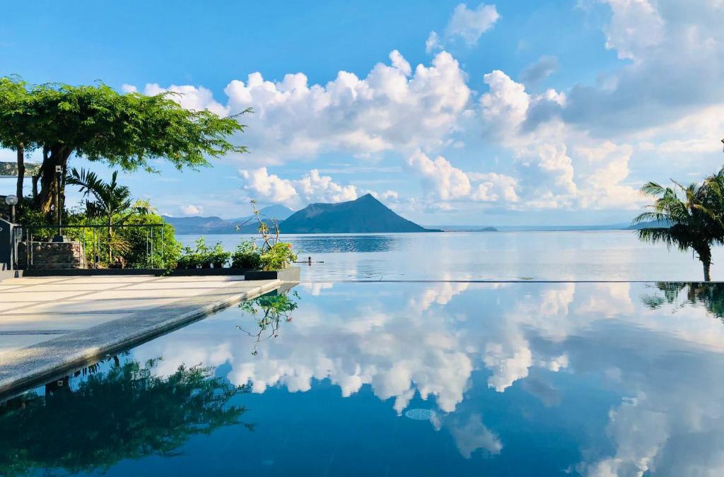 Anilao Hotel | Nuuk Taal Lake
