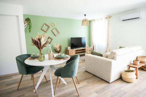Bagnols-sur-Ceze Apartment | NUXIA Suites&SPA L'Abohème Chic