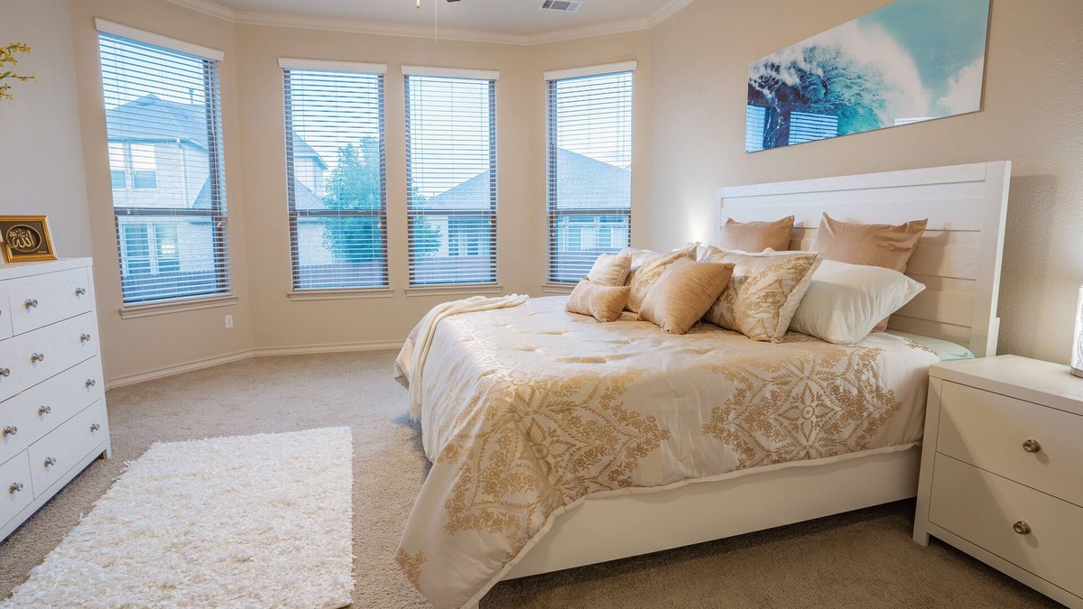 Leander House | NW Austin Getaway in Leander, Crystal falls Golf Course,HEB Center, Cedar Park