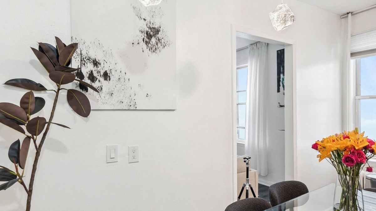 Southeast Yonkers House | NY Prime Luxury Escape with KING Bed and Easy Parking!