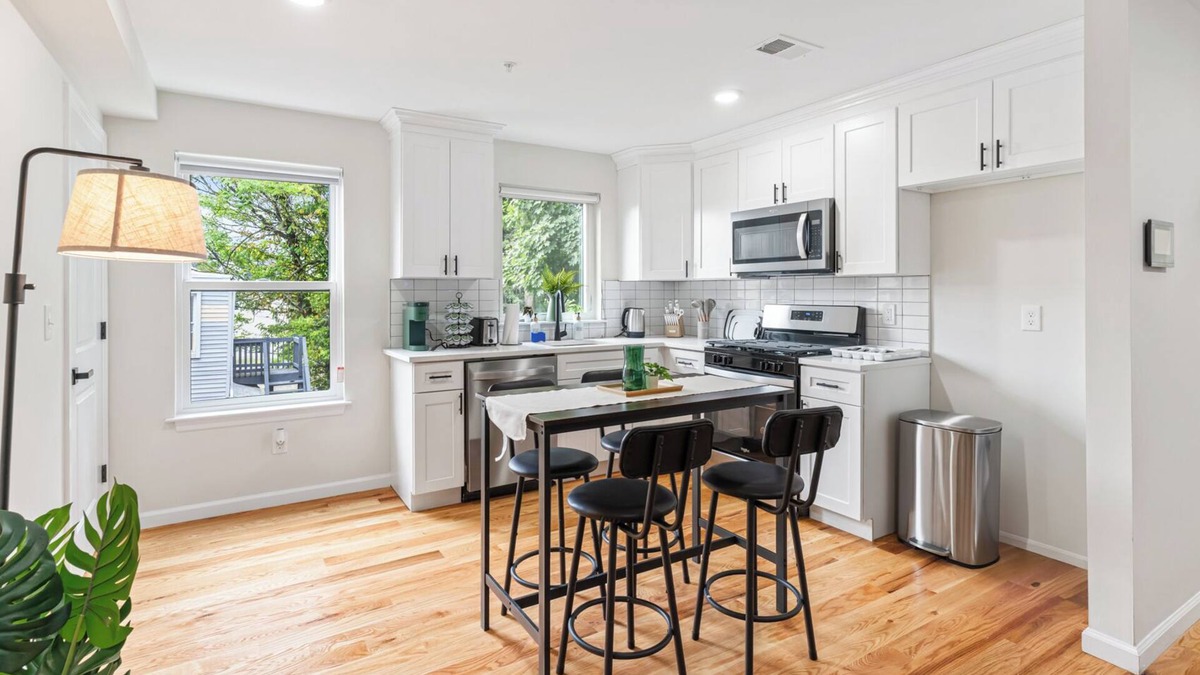 Ampere Bed & Breakfast | NYC Urban Escape 15min to Newark Penn Station
