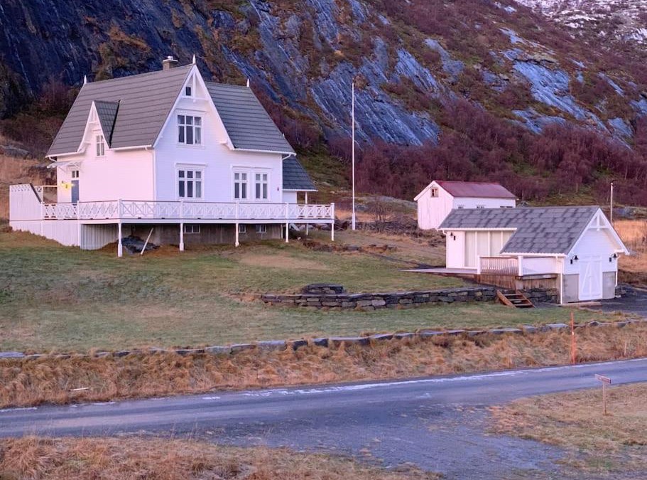Flakstad House | Nydelig landsted på vakre Nesland i Lofoten