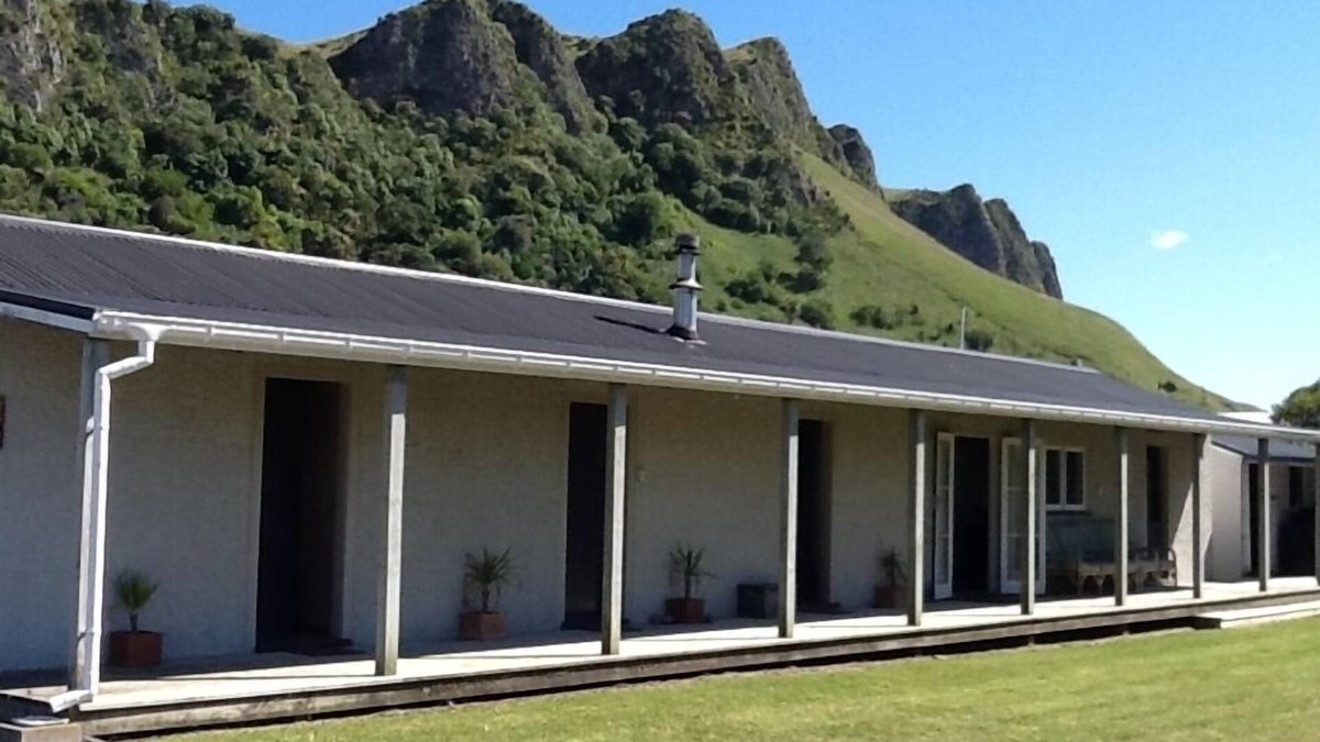 Kairakau House | Great holiday accommodation at Kairakau Beach