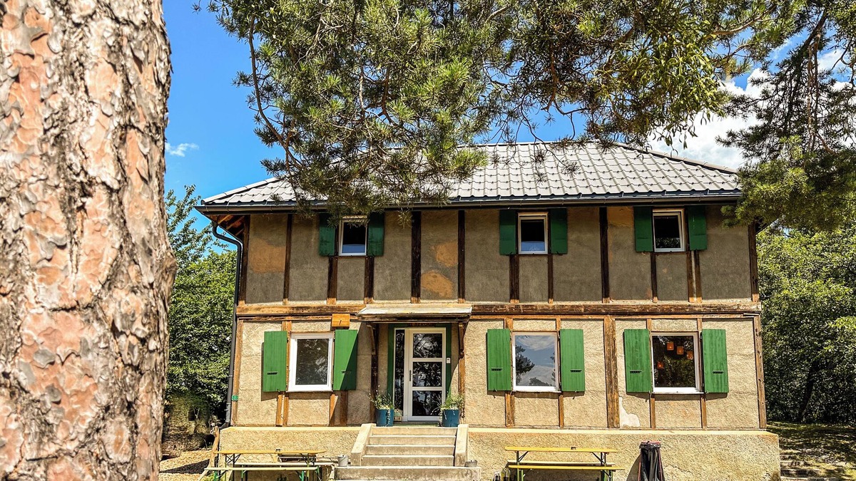 Chalais Bed & Breakfast | Ô Bercail colonie renovated as an Ecolodge. Magnificent location near Vercorin