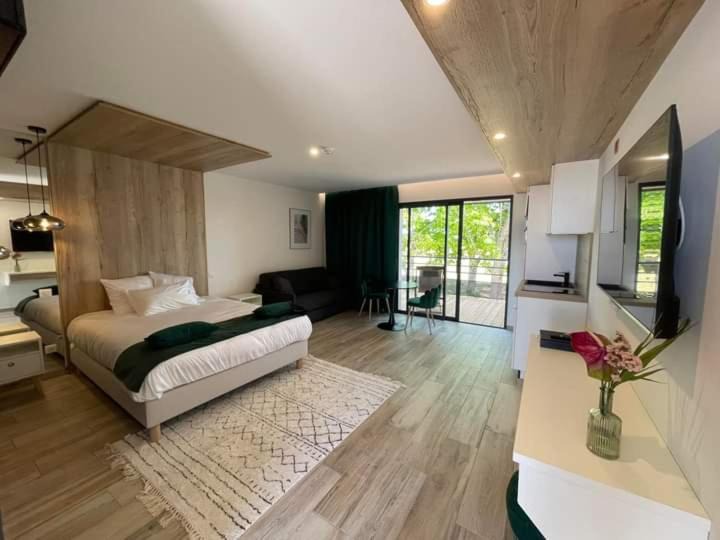 Francourt Hotel | O complexe hebergement