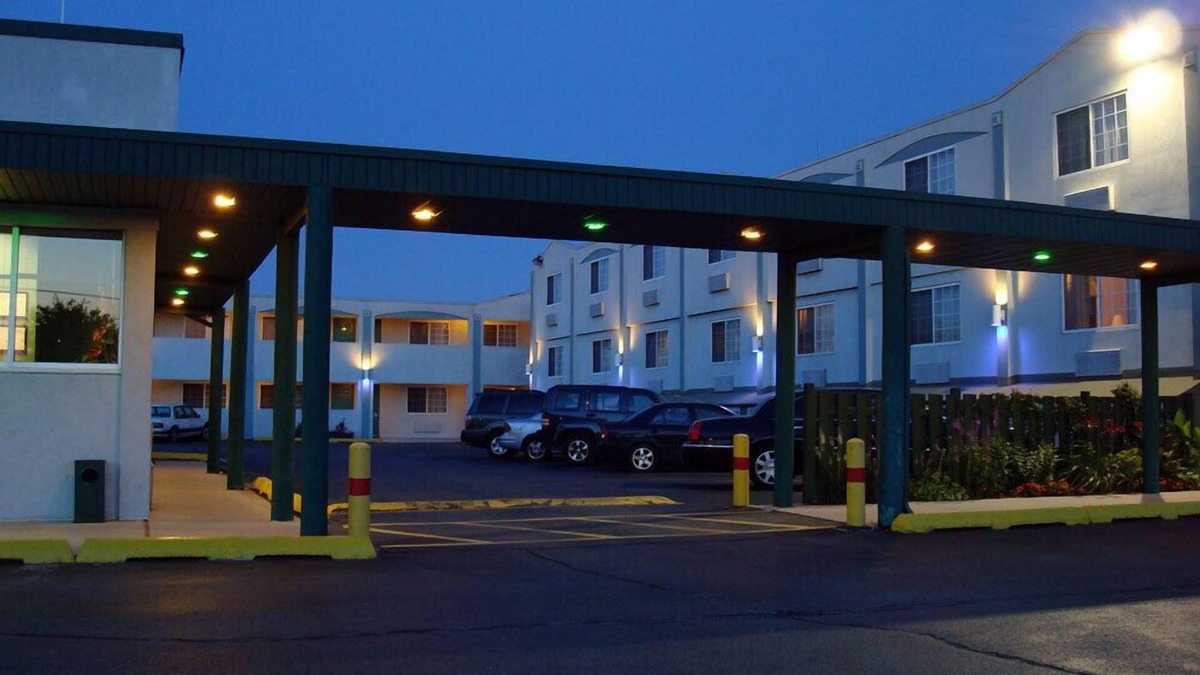 Schiller Park Hotel | O'Hare Inn & Suites