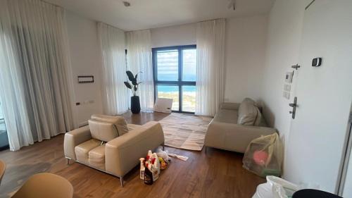 Bat Yam Apartment | O&O Group- Stylish 3BR Family Retreat