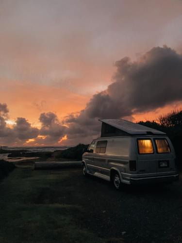 Kalama Tract Boat Rental | Oahu Camper Adventures
