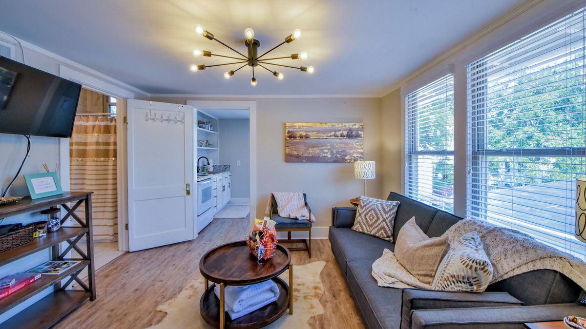 Tuscaloosa Apartment | Oak - Apt.1 - Book for 30 days or longer!
