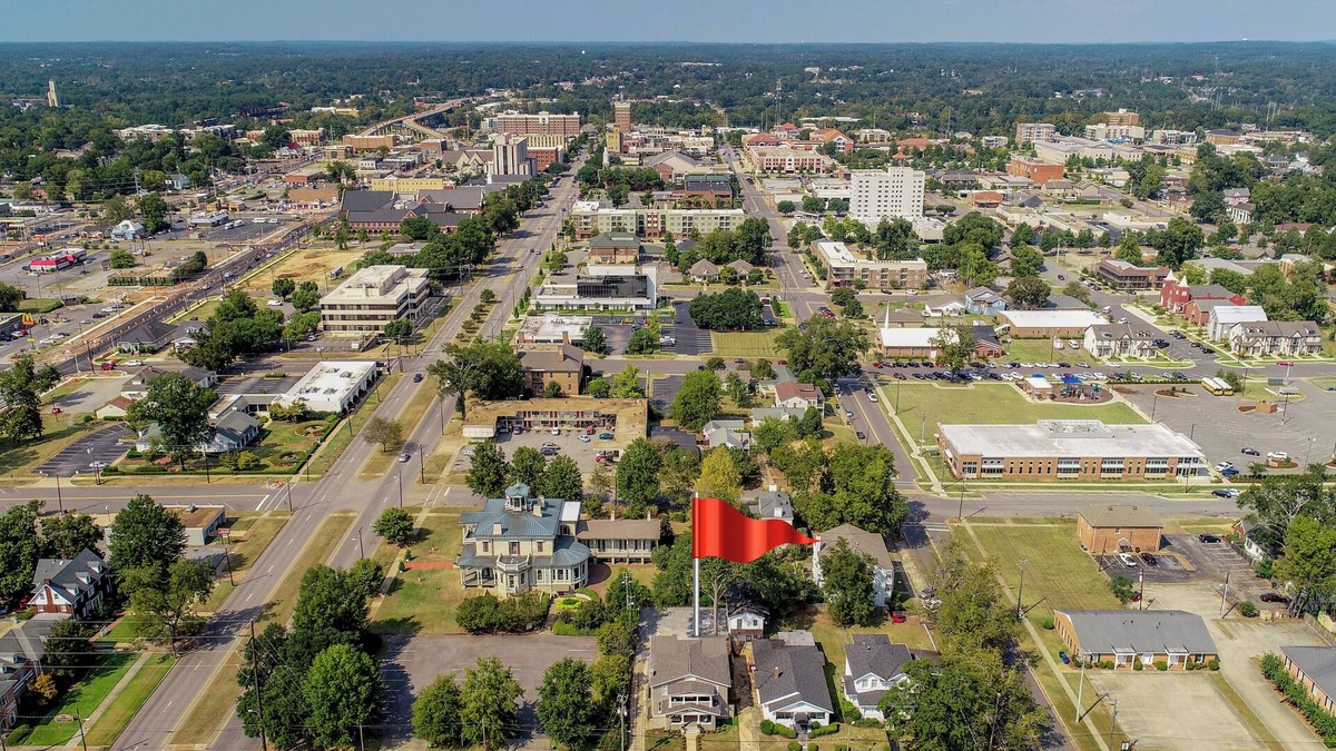 Tuscaloosa Apartment | Oak-Apt.3 - Book for 30 days or longer!