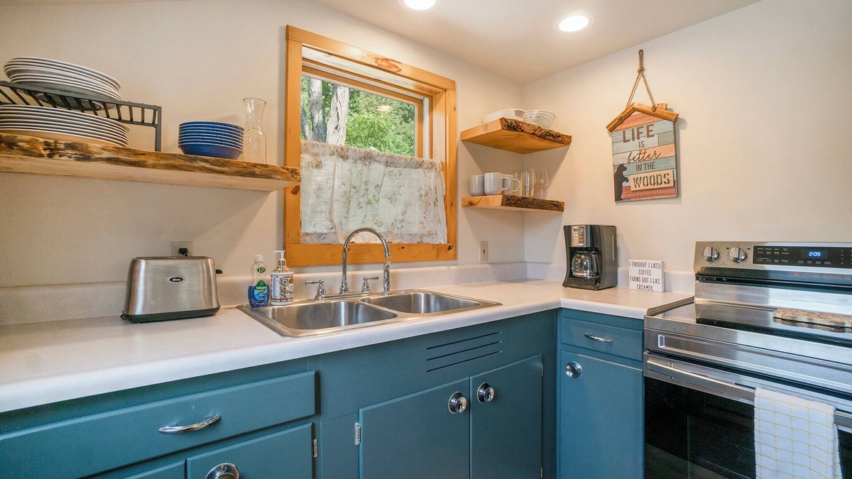 Boyne Falls Apartment | Oak Cottage - 1 of 2 Cottages on Property - Near Boyne Mountain Trail!