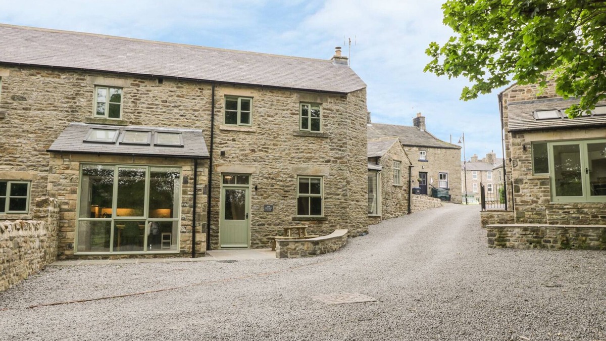 Barnard Castle Cottage | OAK COTTAGE, pet friendly, with a garden in Middleton-In-Teesdale