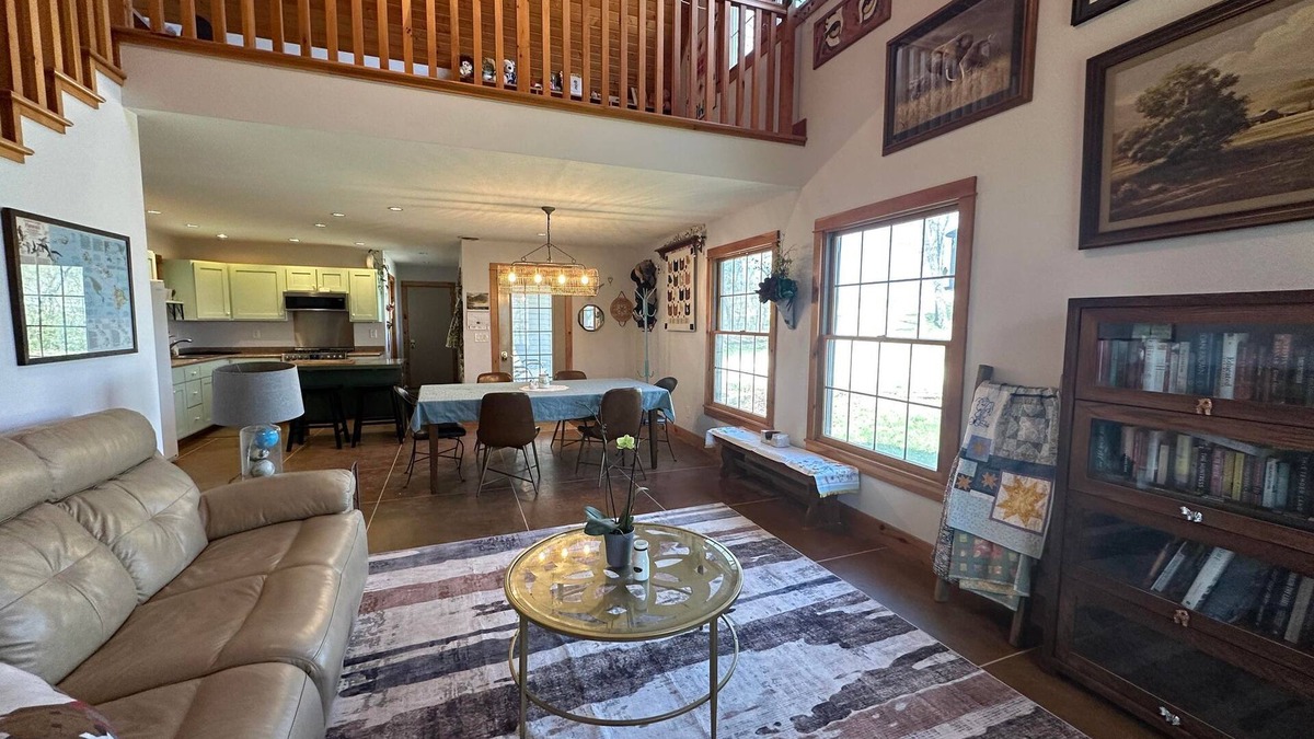 Decorah House | Oak Hill Retreat
