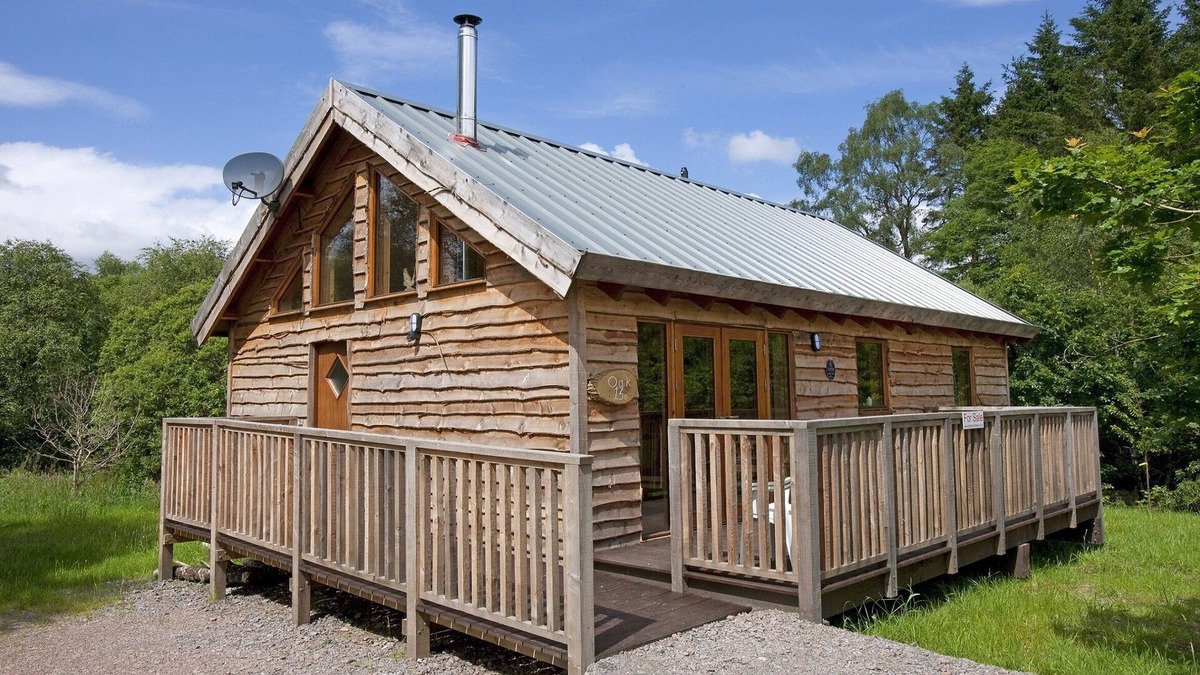 Taynuilt Cabin | OAK is a charming, well equipped log cabin with hot tub and wood burning stove