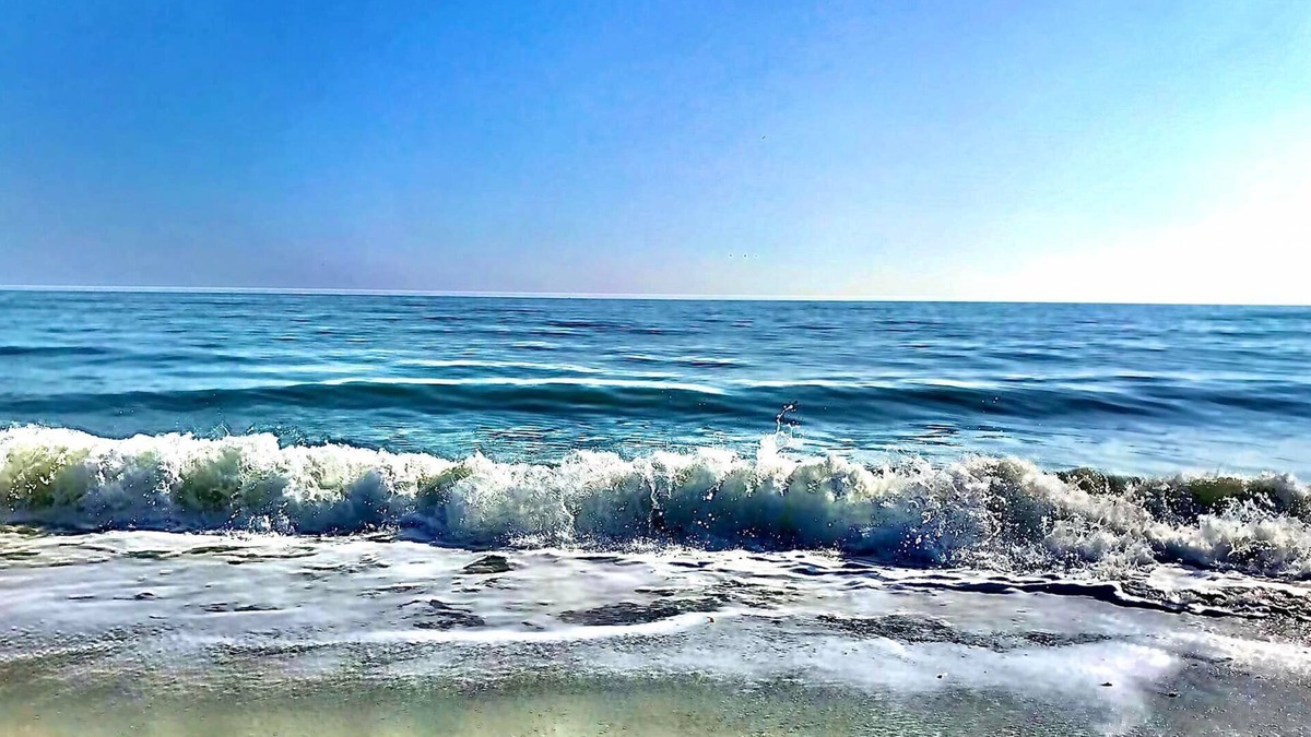 Long Beach House | Oak Island Beach House - Sand, Sun, and Fun Just Steps Away!