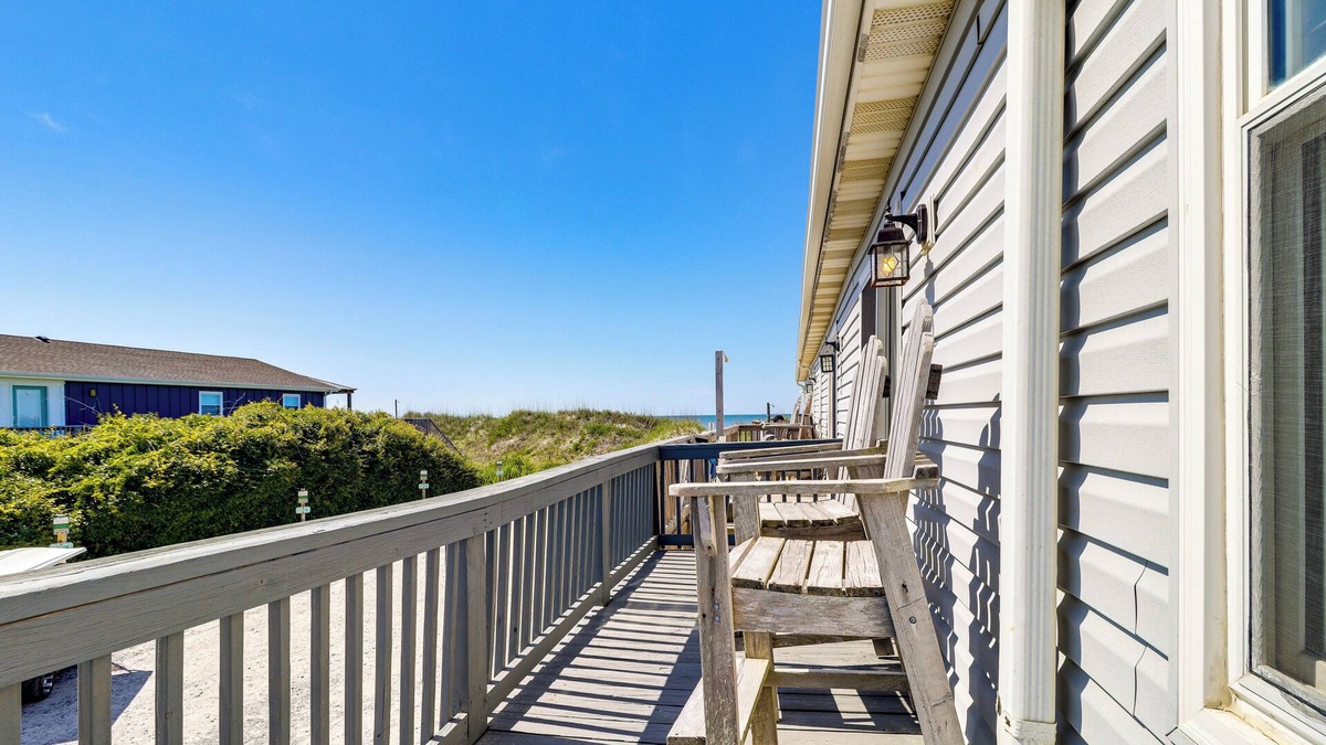 Tranquil Harbour Condo | Oak Island Condo w/Ocean View: Steps to Beach!