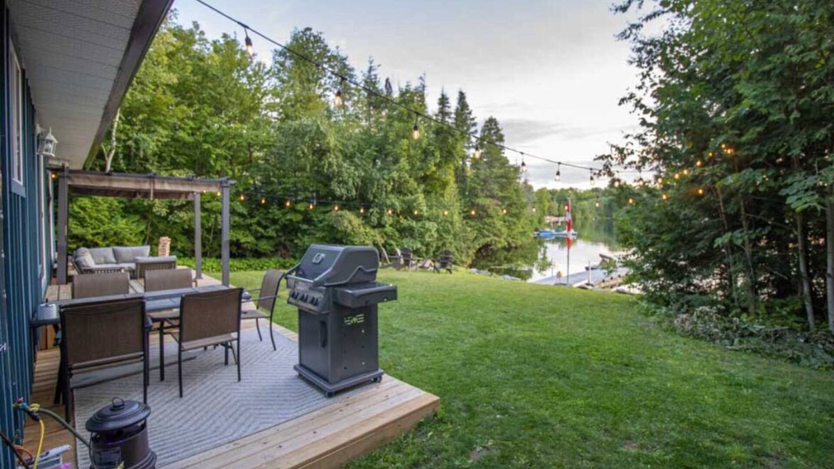 Havelock-Belmont-Methuen Cottage | Oak Lake Retreat-3 bedrooms, 1 bathroom