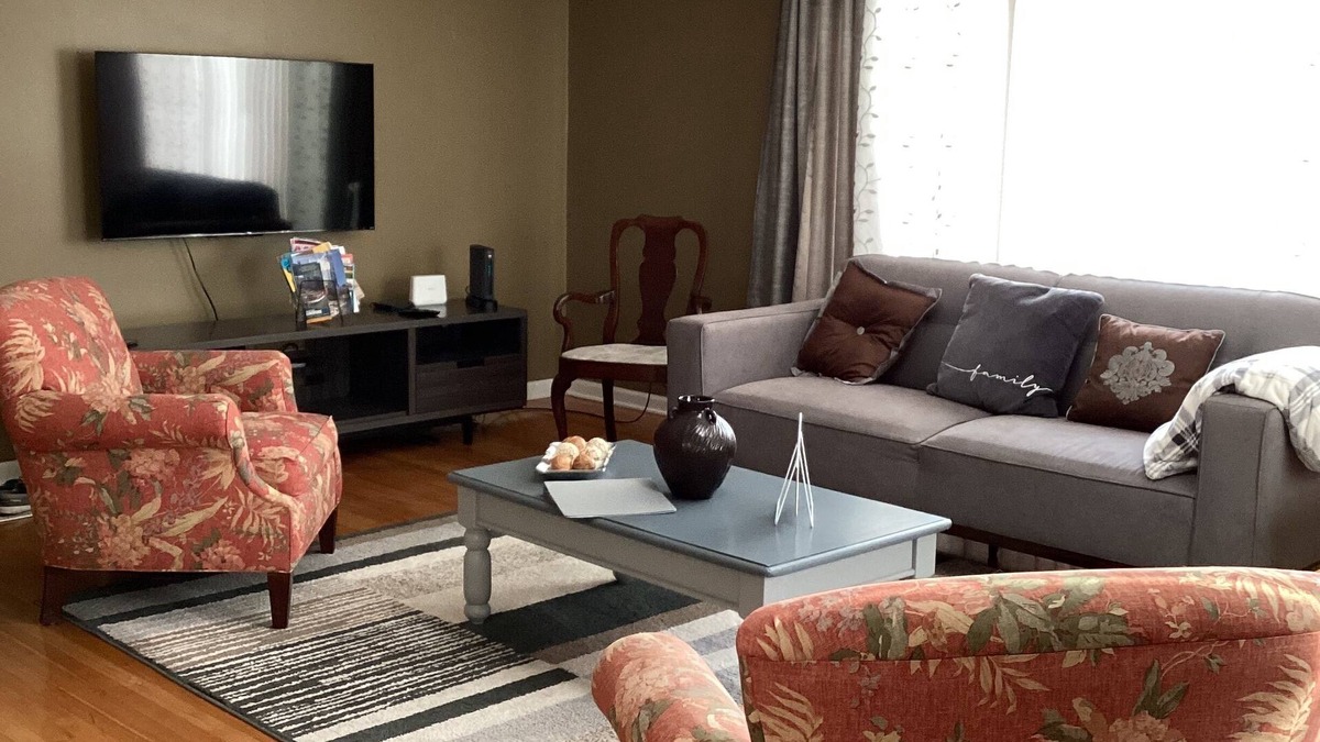 Oak Lawn Condo | Oak Lawn, King bed, 3 bedrm, 2 bath, big Condo w Garage Parking, Great Location.