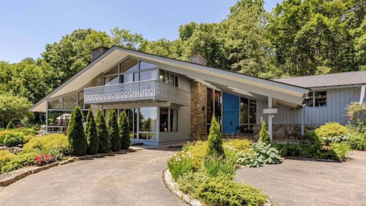 Torrington House | Oak Manor, a luxurious property on 6,6 acres.