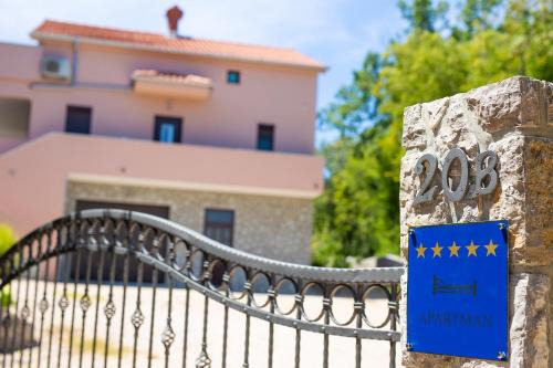 Sveti Vid Dobrinjski Apartment | Oak Meadow Apartment