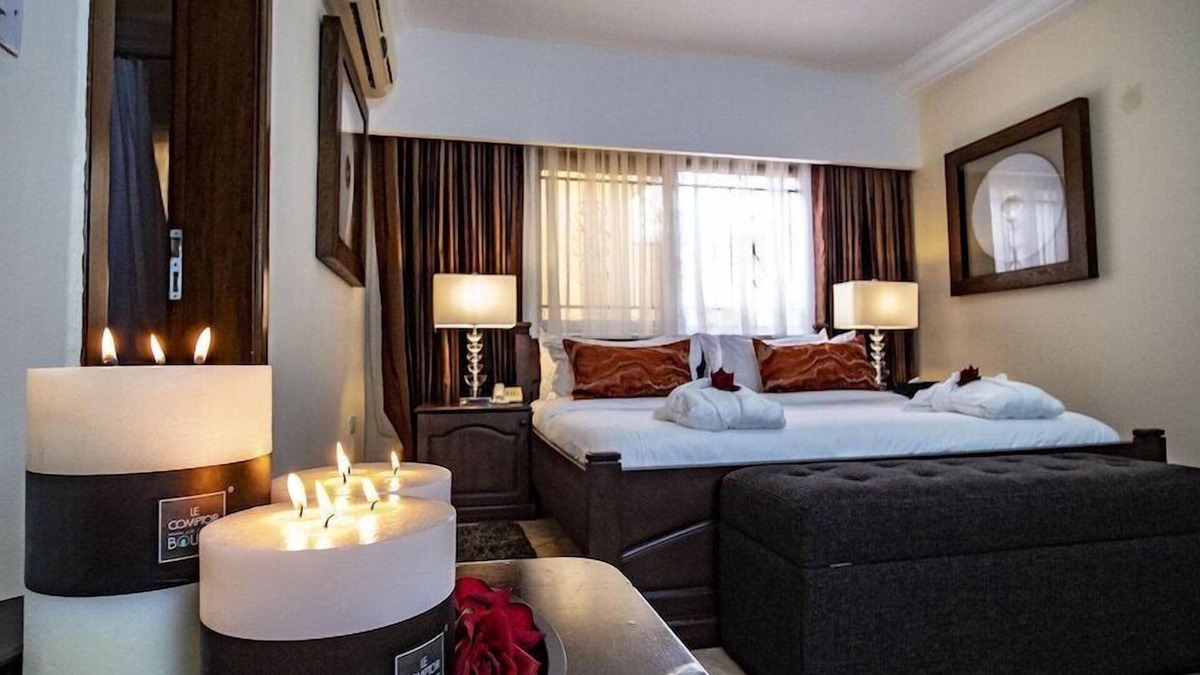 Teshie Hotel | Oak Plaza Hotel - East Legon