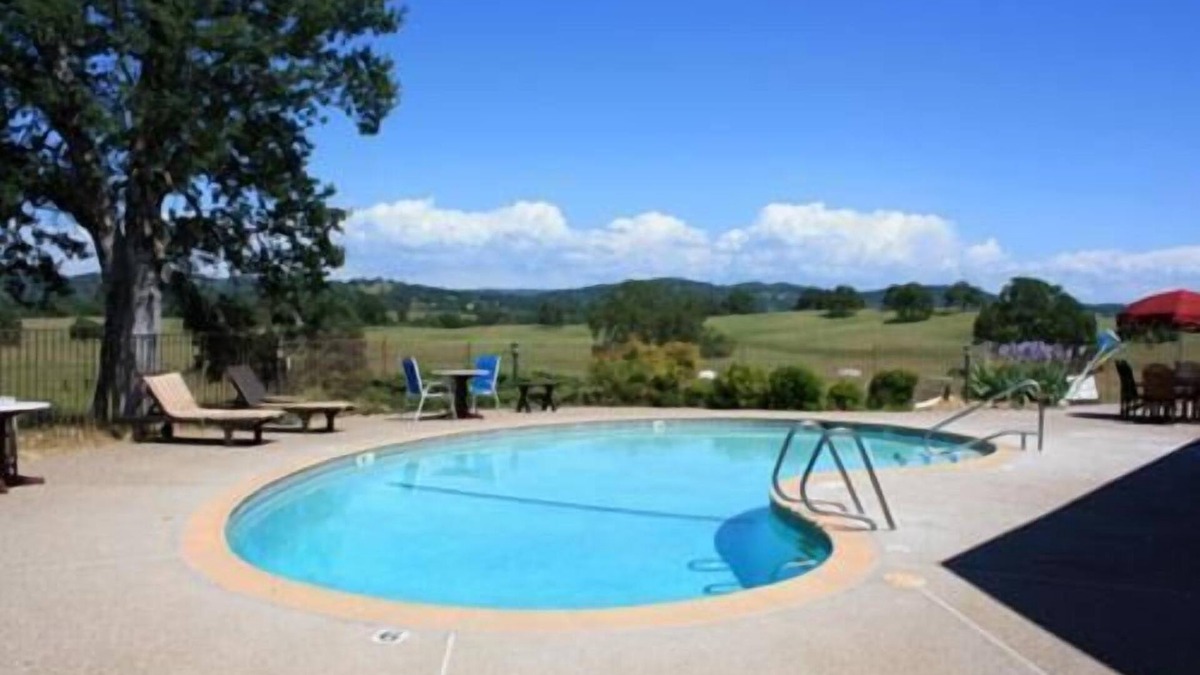 Plymouth Hotel | Oak Ridge Inn