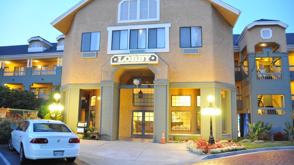 Monrovia Hotel | Oak Tree Inn
