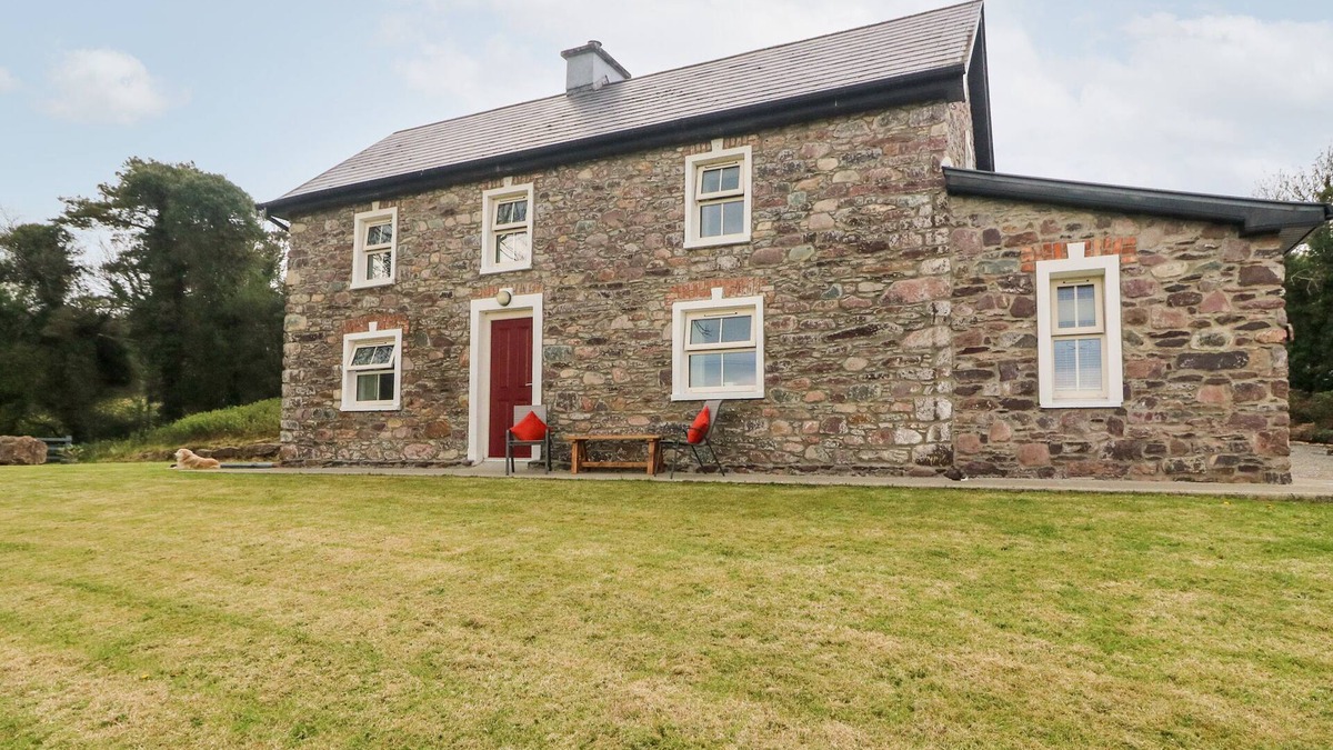 Kenmare Cottage | OAK WOOD HOUSE, family friendly in Kenmare, County Kerry