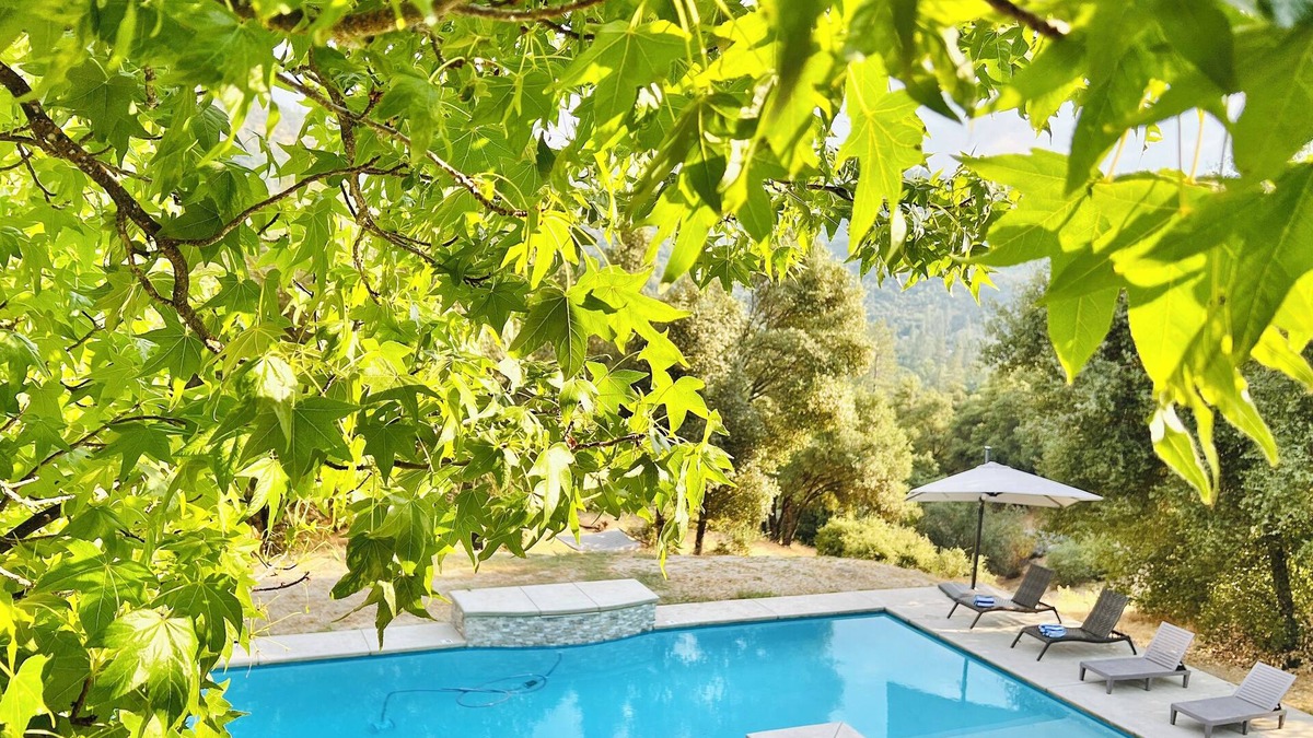 Oakhurst House | Oakhurst mountain oasis near Yosemite and bass lake. Large pool and hot tub.