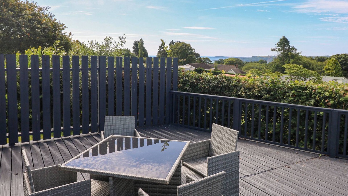 Wiseman's Bridge Cottage | OAKLAND COTTAGE, pet friendly, with a garden in Saundersfoot