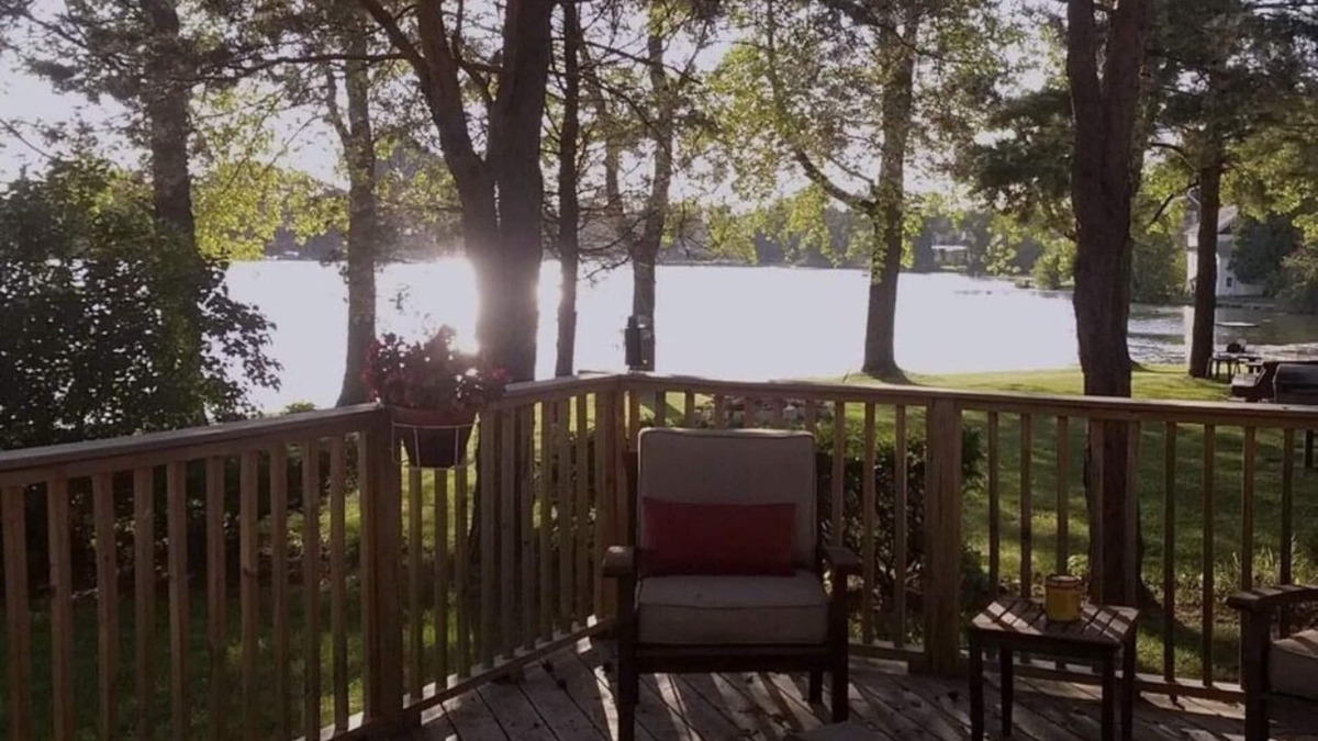 Drayton Plains House | Oakland County All-Sports Lakefront Home-4 Bedrooms with many amenities