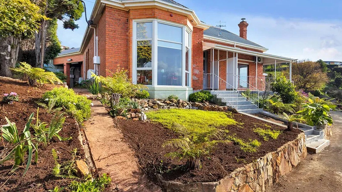 Burnie House | Oakleigh Guest House - Room 9