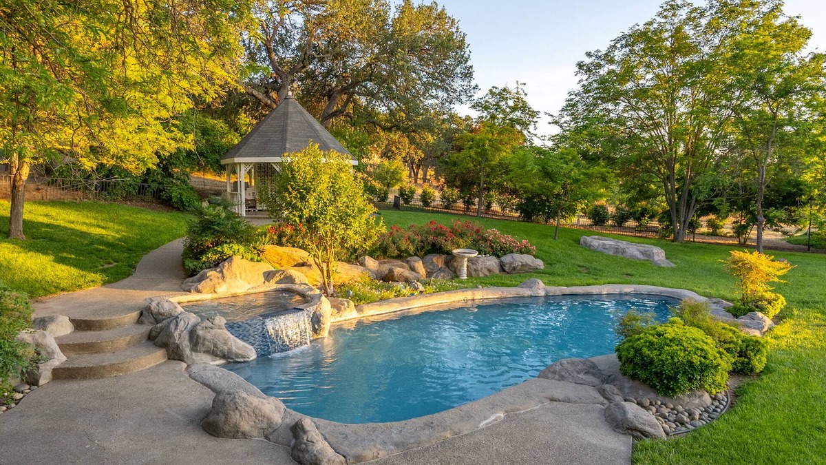Paso Robles House | Oaks and Roses Ranch - Pool/Spa! Bocce, Volleyball and Firepit!