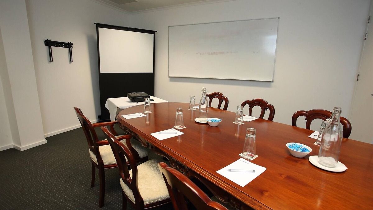 South Townsville Apartment | Oaks Townsville Hotel