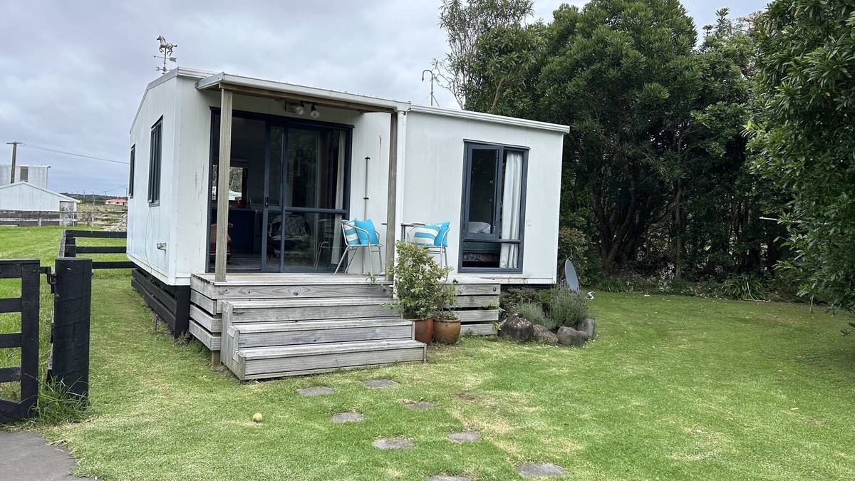 Kaitake Apartment | Oakura, Taranaki accommodation for two on Ahu Ahu Road, close to beach & village