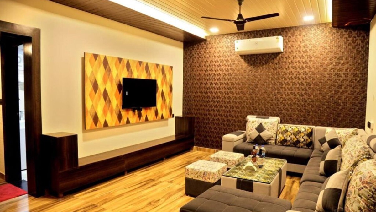 Udaipur District Villa | Oakwood by Ebony Stays – 2BHK Getaway in Udaipur with Pool & Lounge Area
