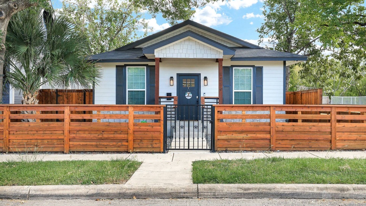 Eastside Promise Neighborhood House | Oasis - A Birdy Vacation Rental