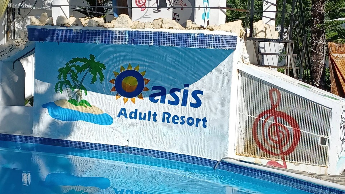 Munoz Hotel | Oasis Adult Resort
