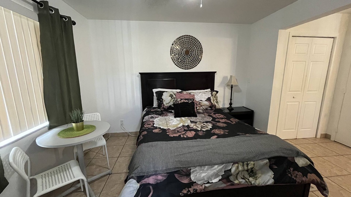 Royal Poinciana Condo | Oasis at Hollywood Unit 8 - Sleep 2