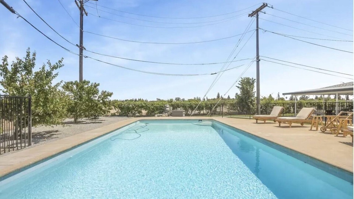 Raisin House | Oasis in ❤️ of Clovis with Pool