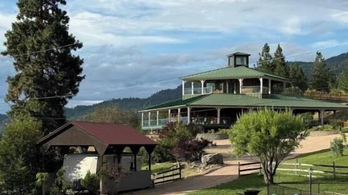 Central Okanagan House | Oasis in Oyama