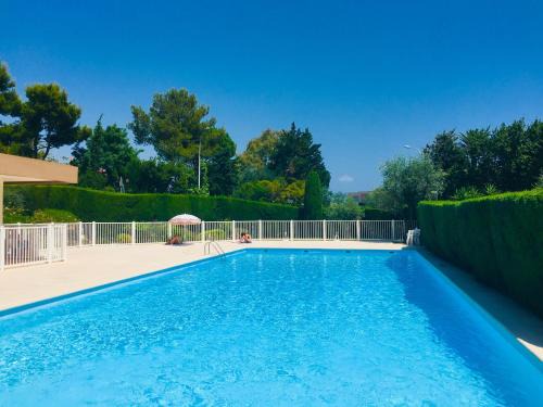 Caucade Apartment | Oasis Méditerranéen Piscine & Parking Calme absolu