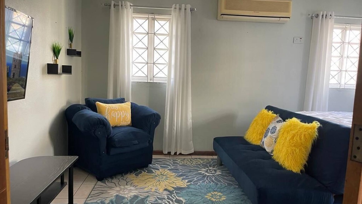 Constant Spring Apartment | Oasis@Oaklands: Centrally Located Kingston 1bed Apt