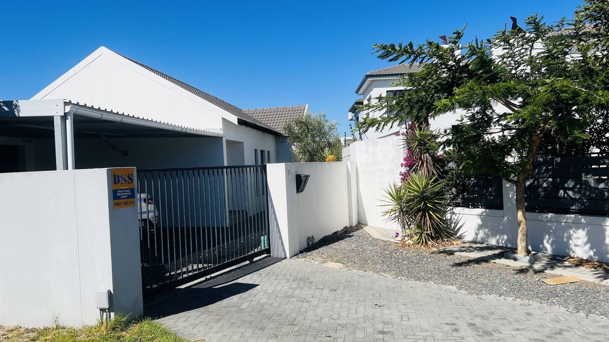 Bloubergstrand House | Oasis of Comfort