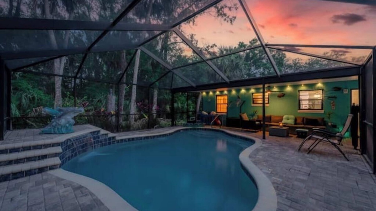Crystal River House | Oasis privacy Pool Game room 3 mins Sister Spring